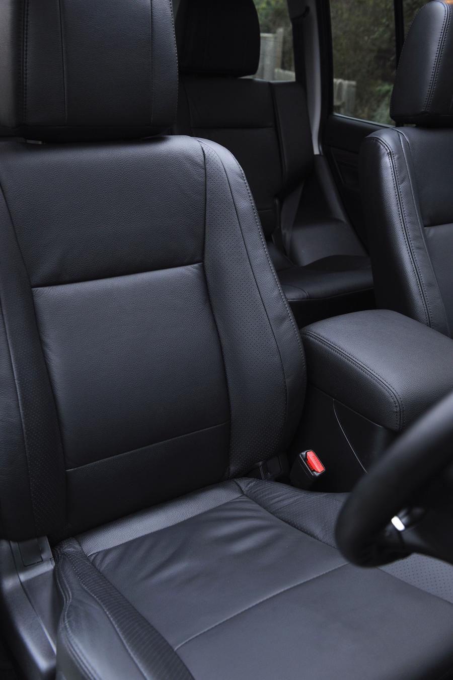  Mitsubishi Shogun Black 2012 года  (UK) (фото 16 из 85)